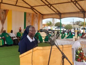 Pope's delegate PMS General Secretary from Vatican Sister Ines Paulo,  addressing children