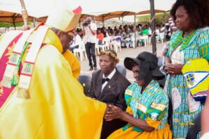 Bishop Mwakhwawa congratulating the family of Mr Kamwaza for clocking 65 years in Marriage